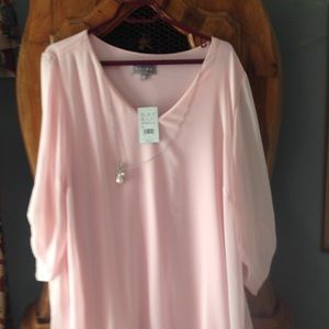 Laura flowing pink top size 1X. NWT